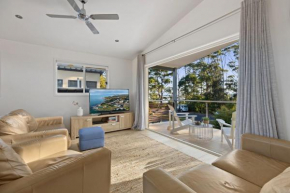 Twin Haven Waterfront Home 5 Minute Drive from Hyams Beach